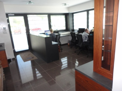 Kancelářský nábytek - zasedací místnost a recepce